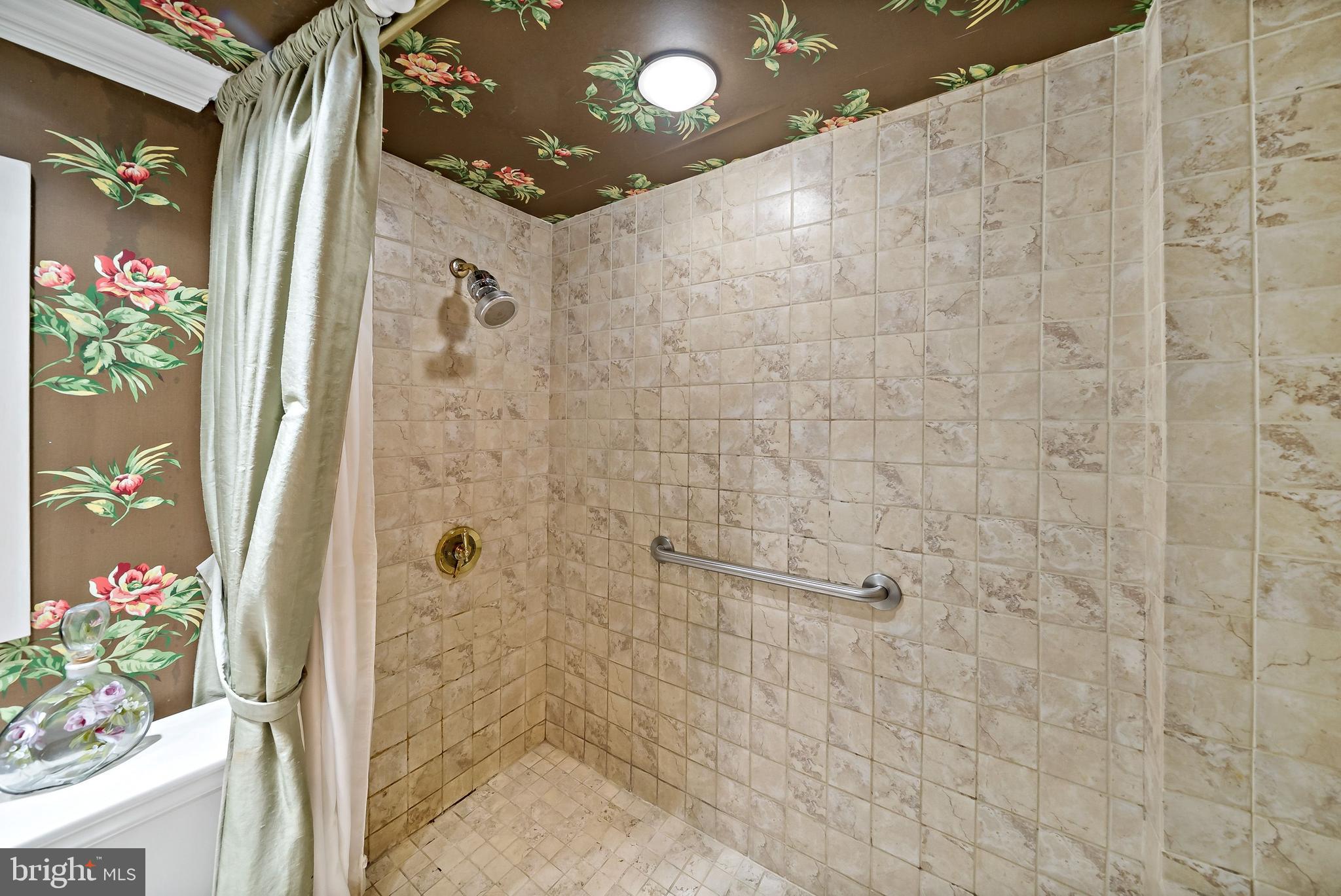 1919 Chestnut St #1610-11