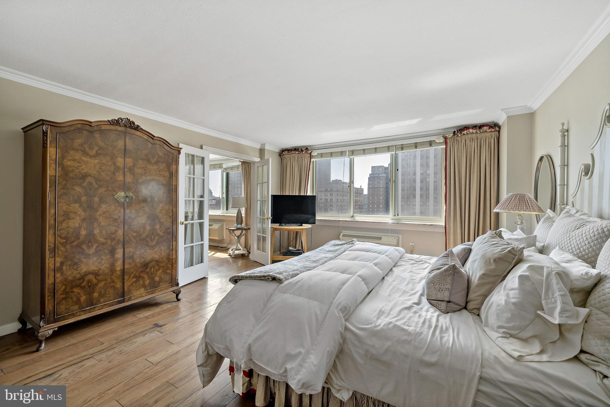 1919 Chestnut St #1610-11