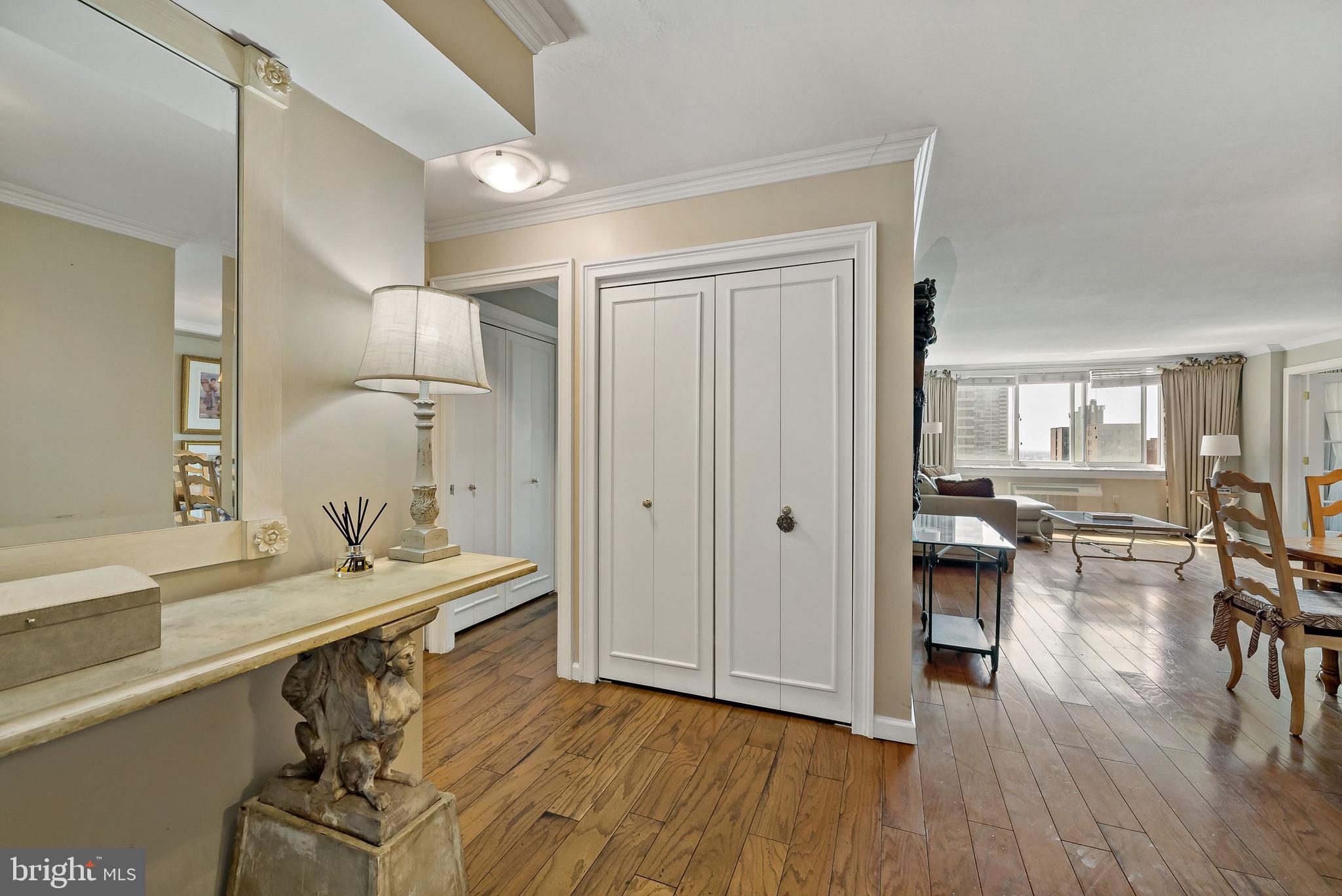 1919 Chestnut St #1610-11