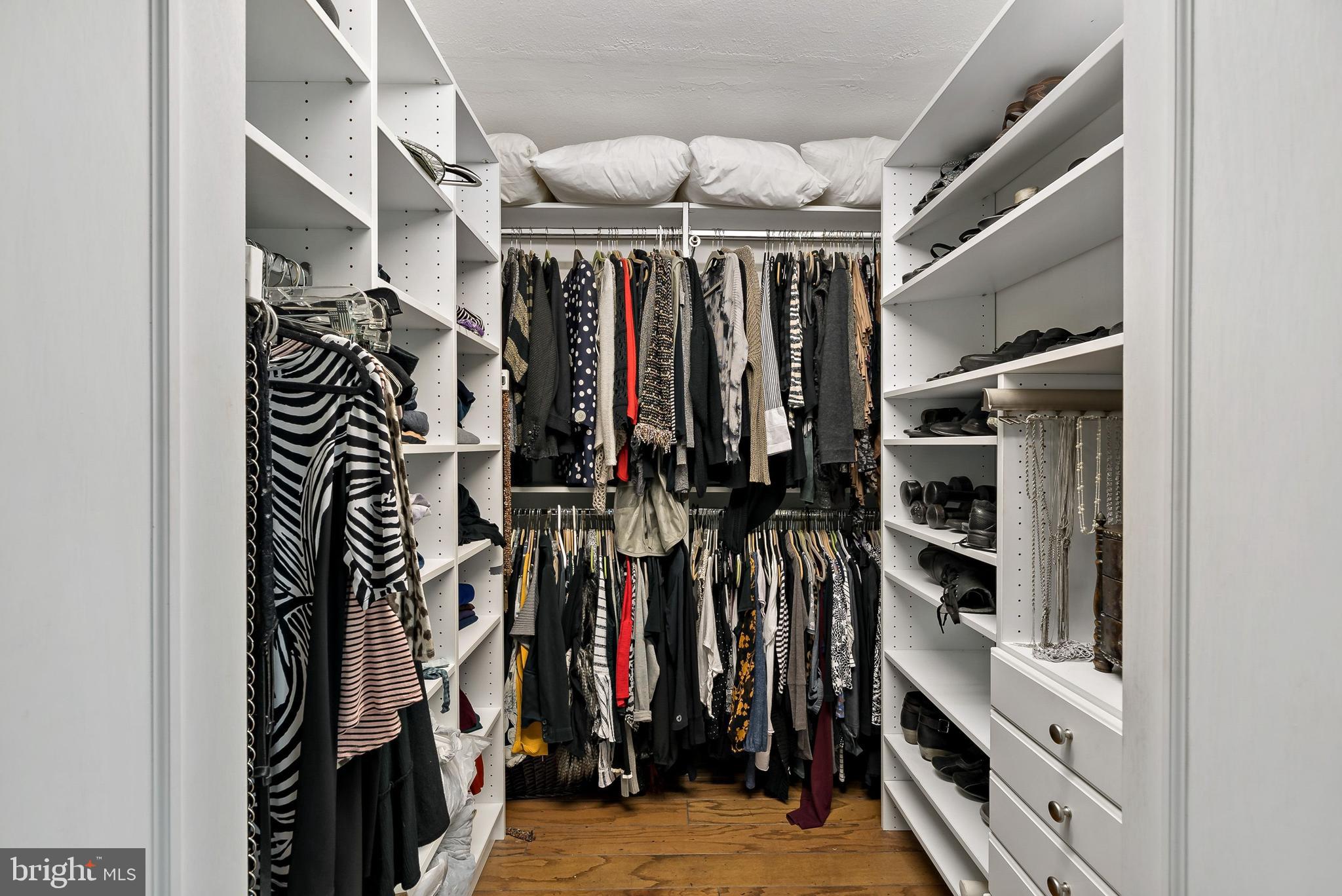 1919 Chestnut St #1610-11