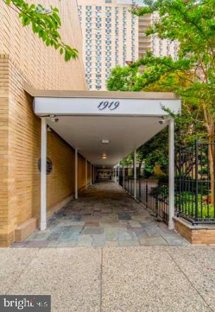 1919 Chestnut St #1610-11