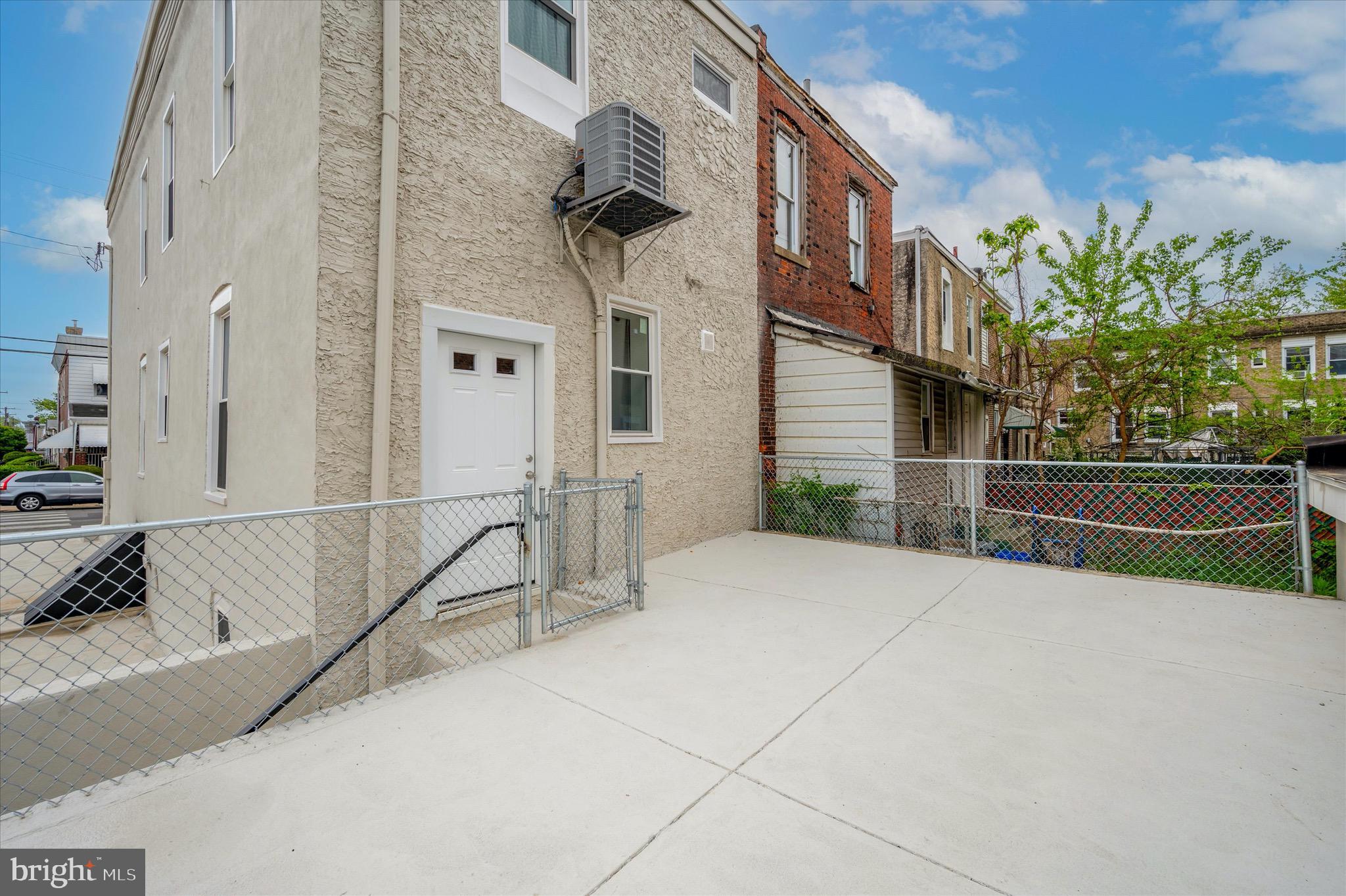 1260 N 54th St