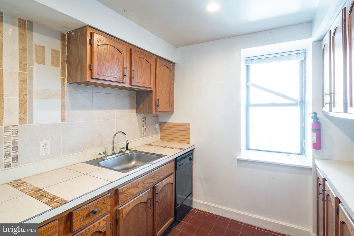 1321-23 Spruce St #4f