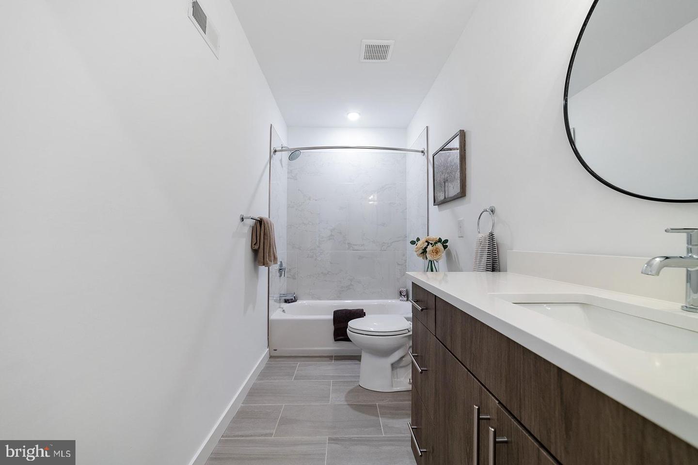 2037 E Lehigh Ave #51c