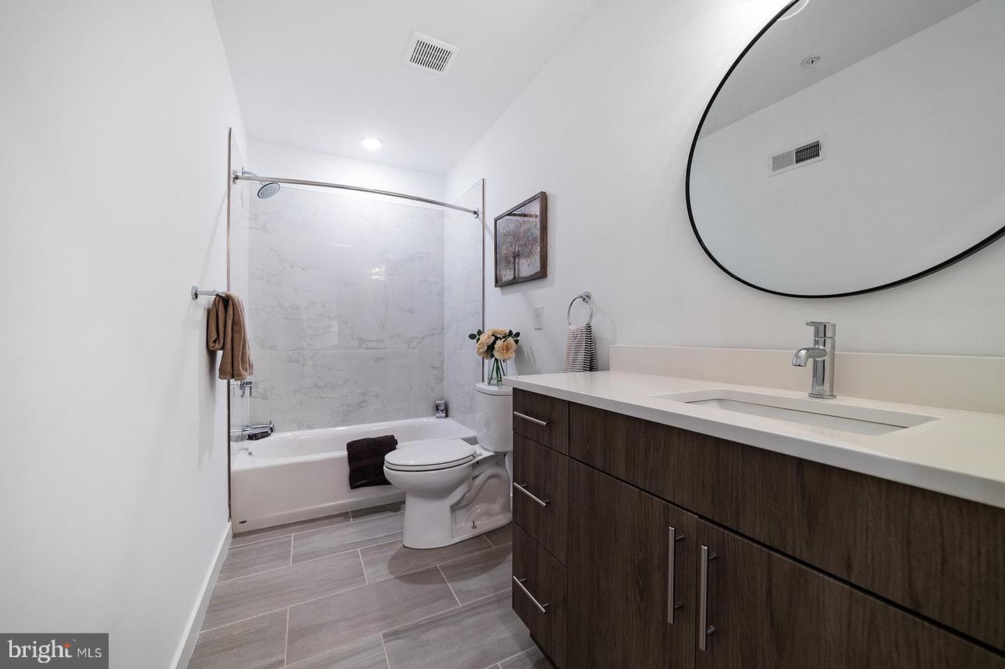 2037 E Lehigh Ave #51c