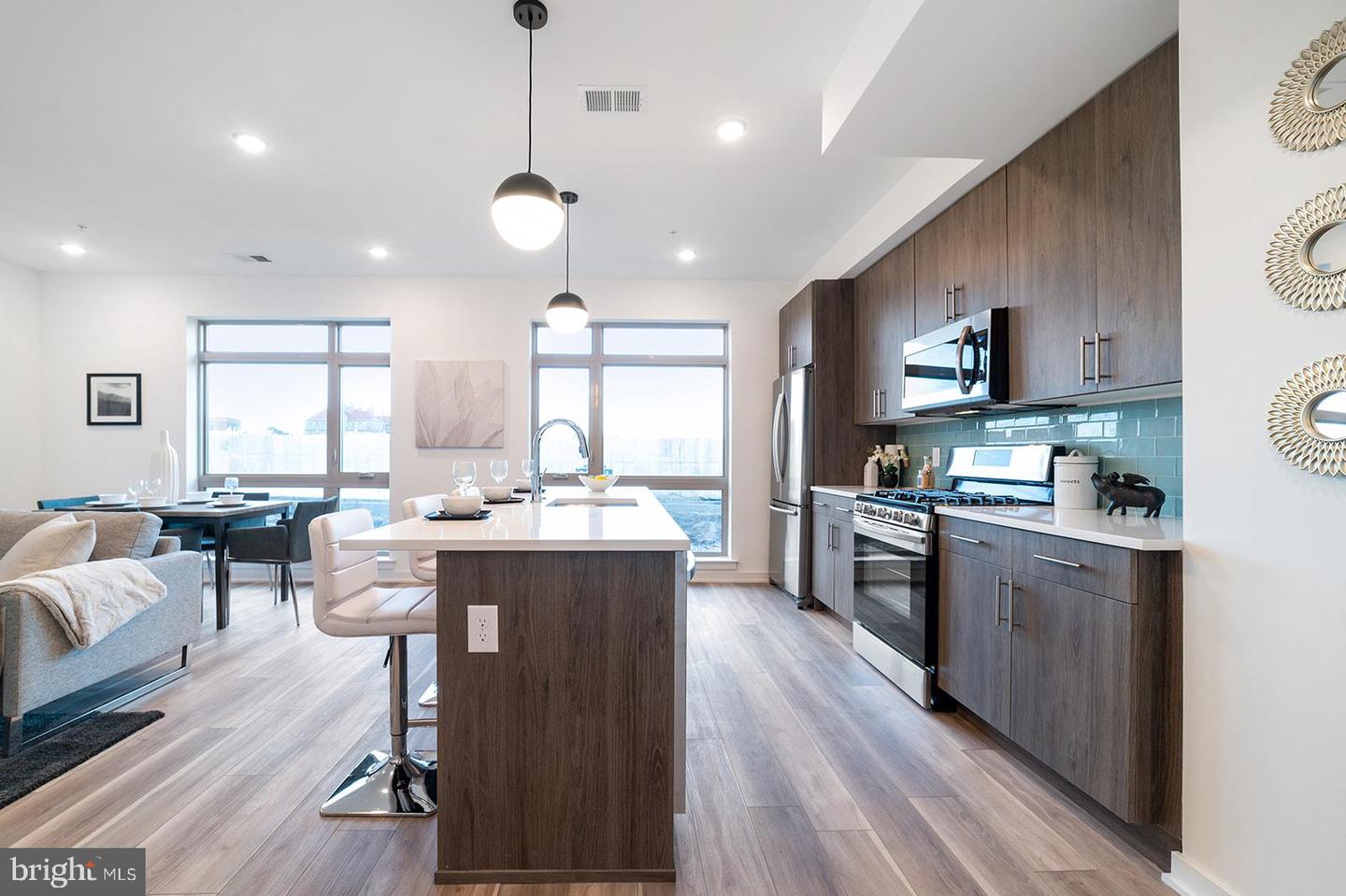 2037 E Lehigh Ave #51c