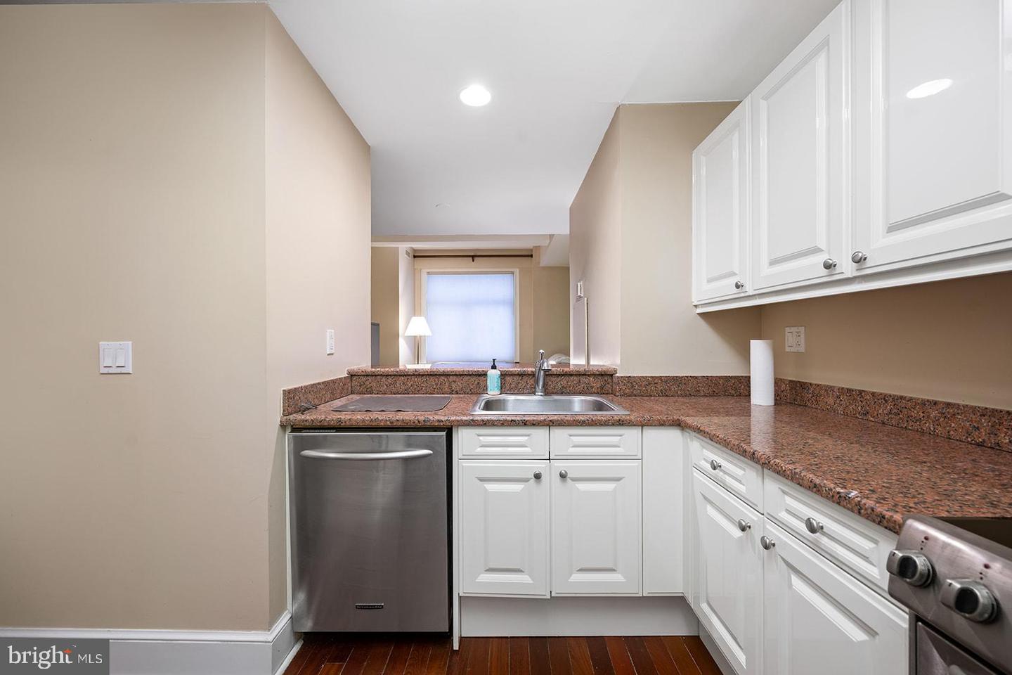 1500 Chestnut St #13e