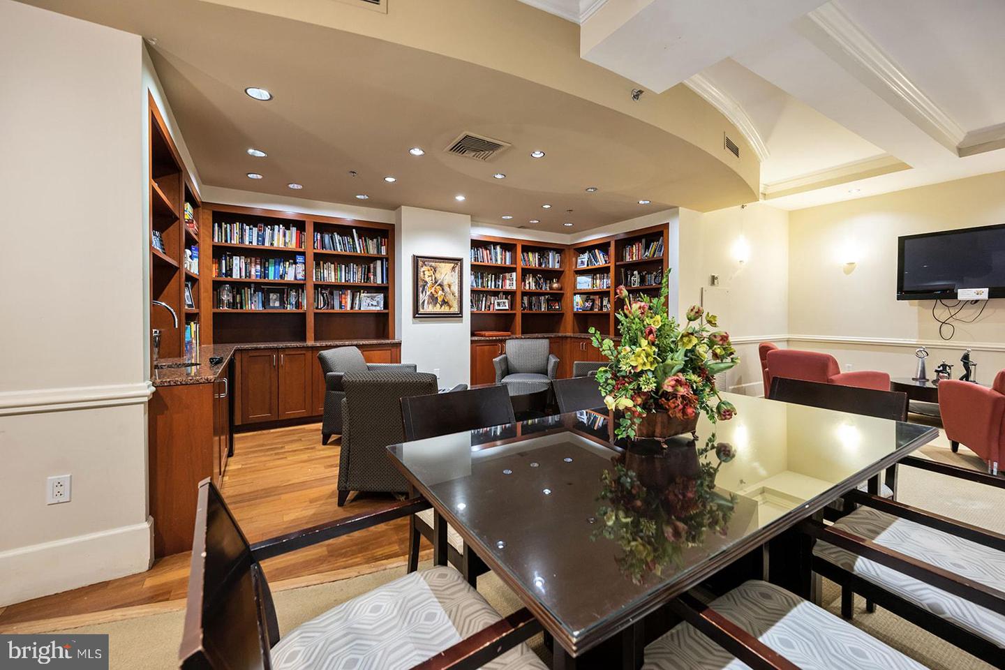 1500 Chestnut St #13e