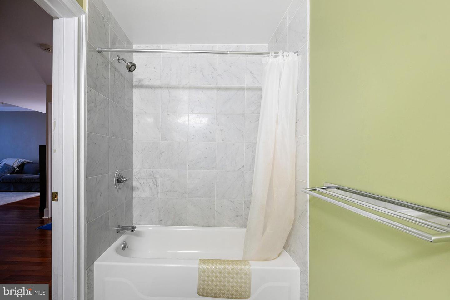 1500 Chestnut St #13e