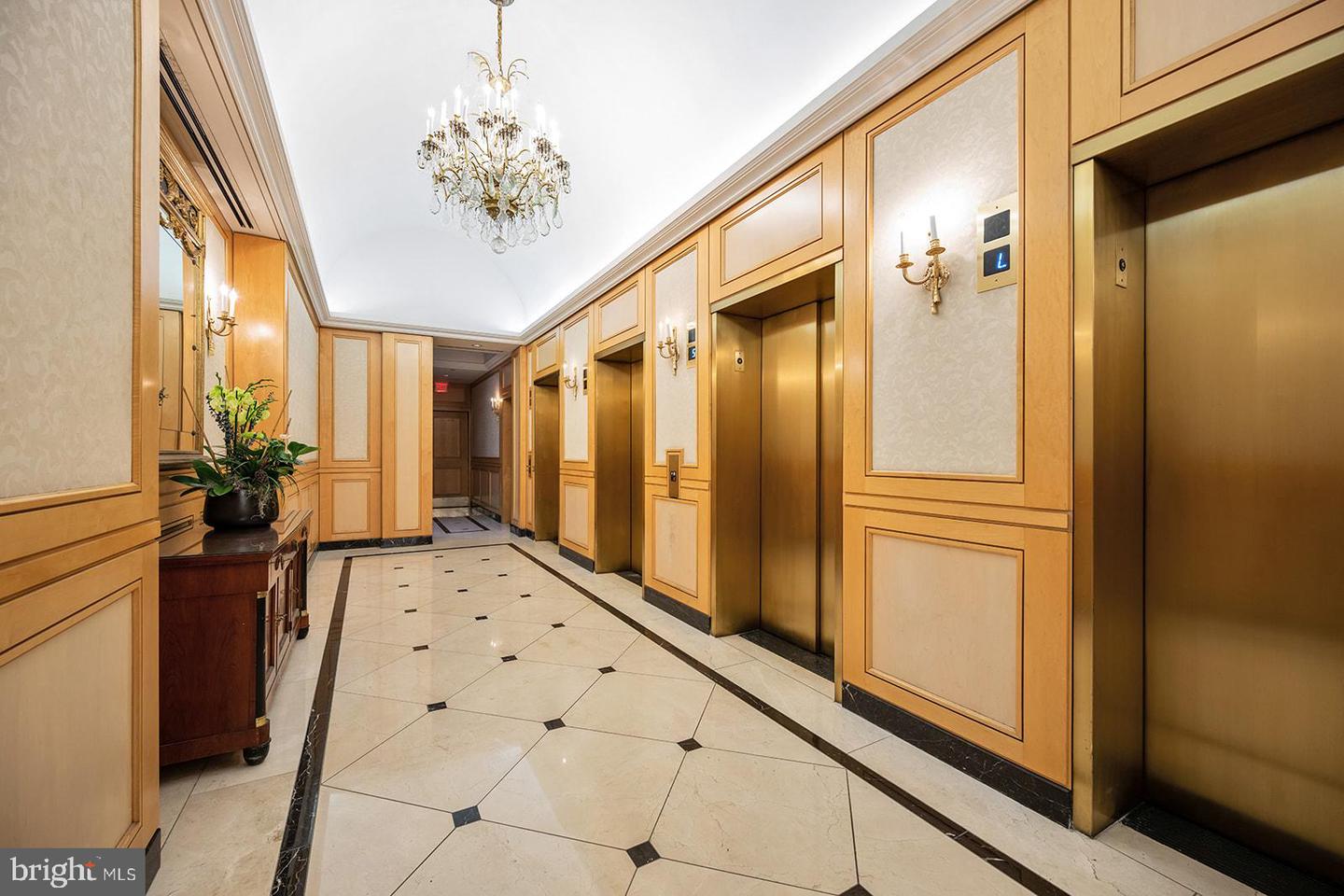 1500 Chestnut St #13e