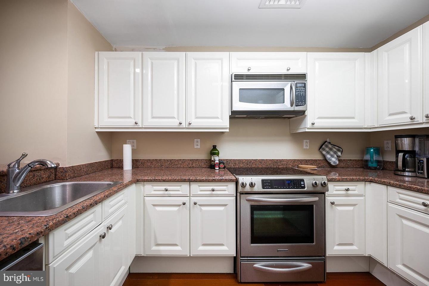 1500 Chestnut St #13e