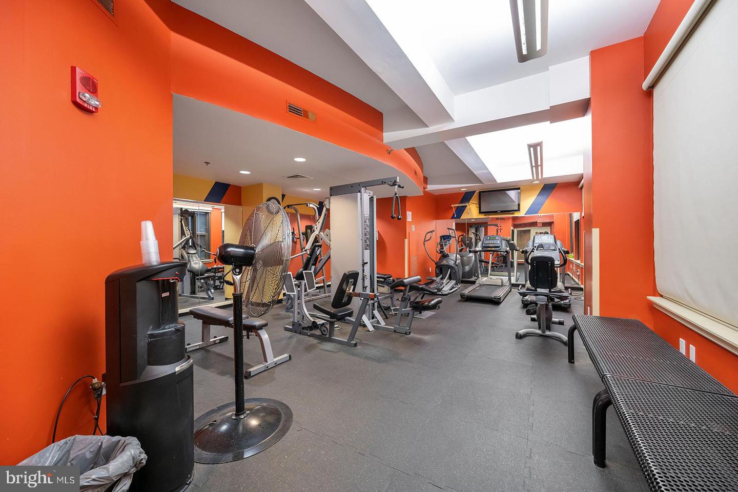 1500 Chestnut St #13e