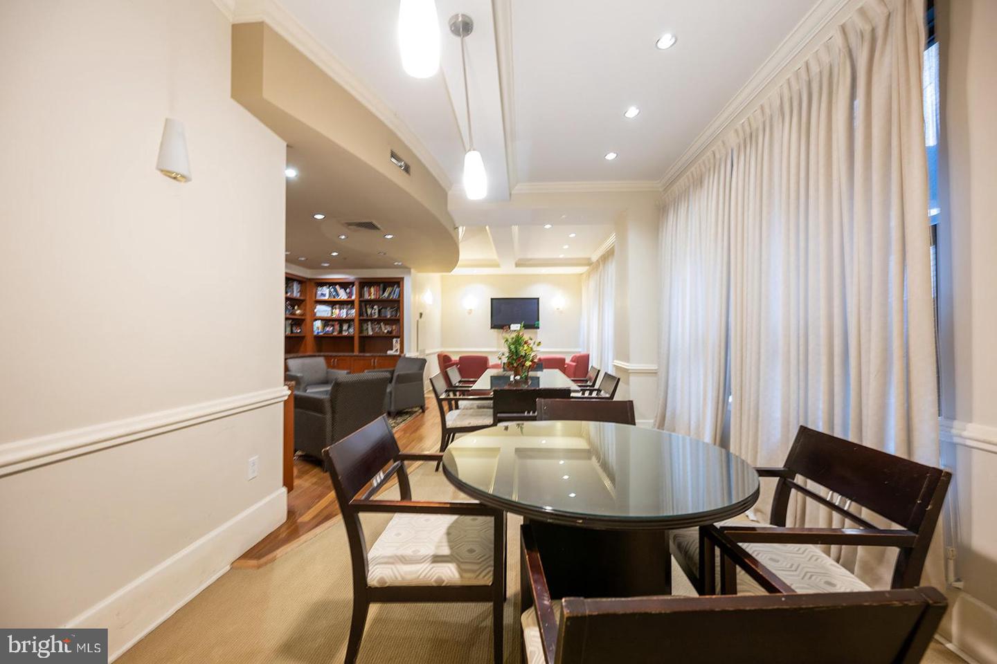 1500 Chestnut St #13e