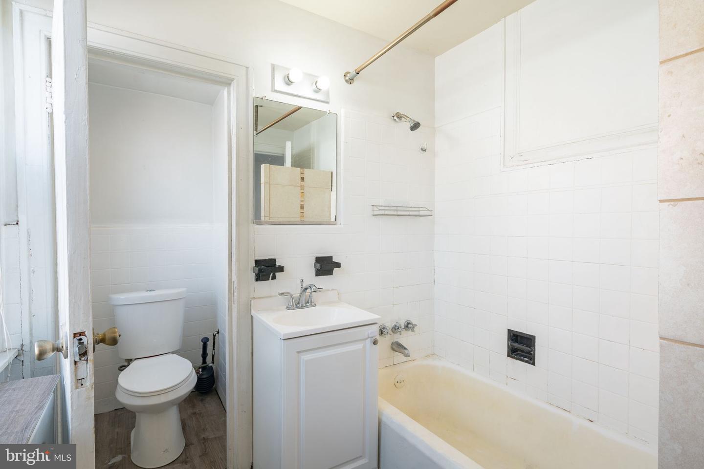 1321-23 Spruce St #4e