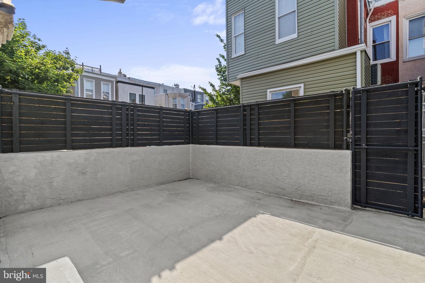 809 E Thompson St