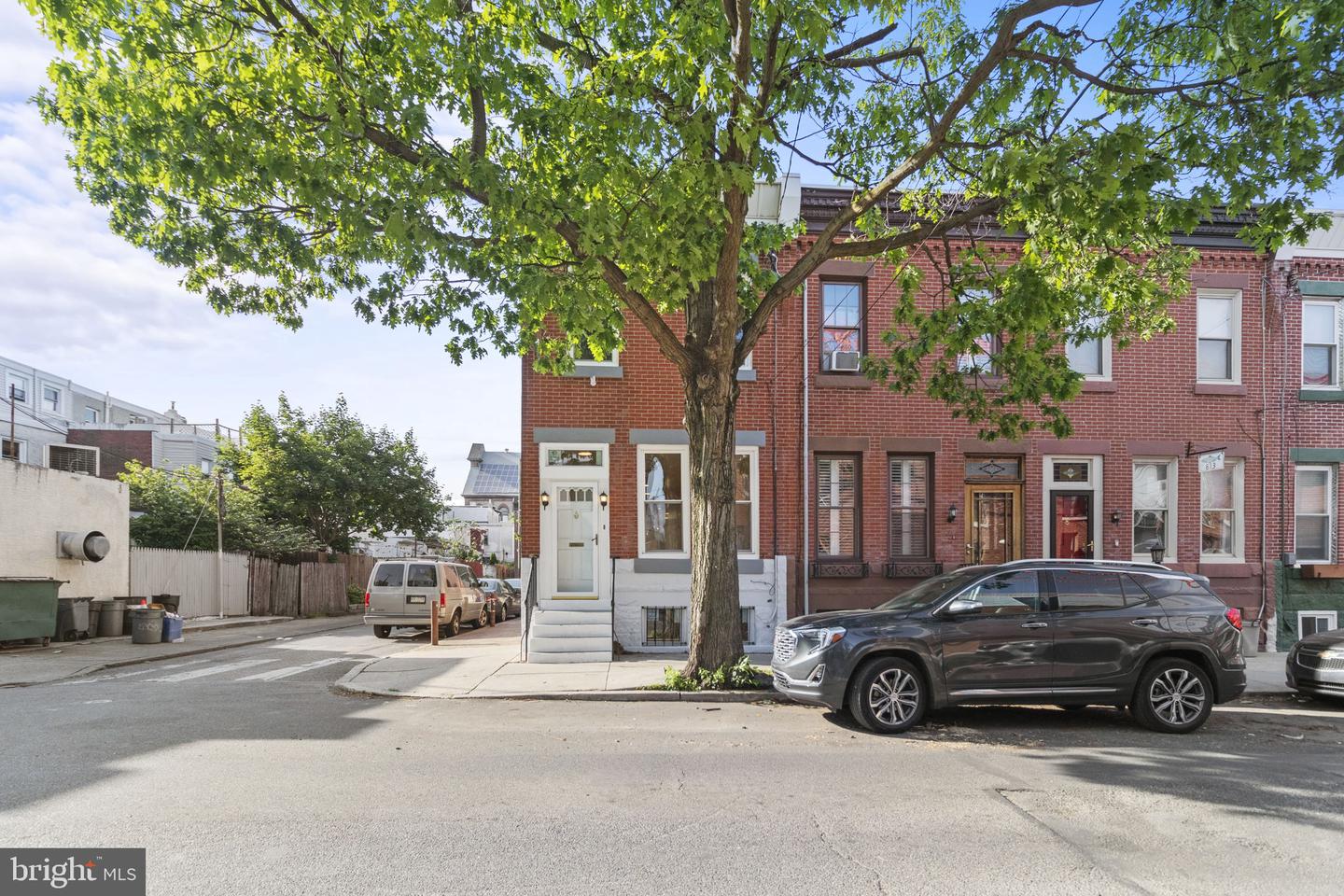 809 E Thompson St
