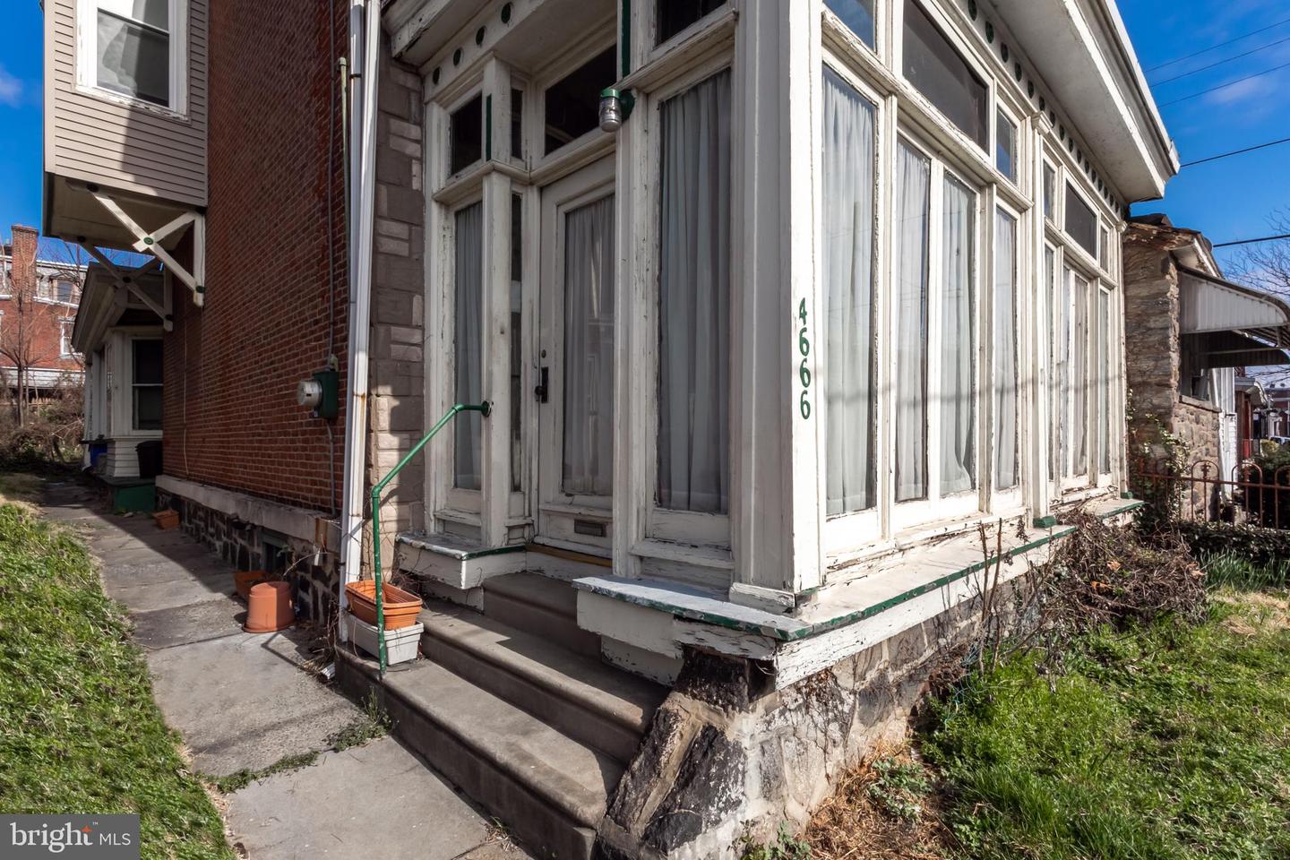 4666 Penn St