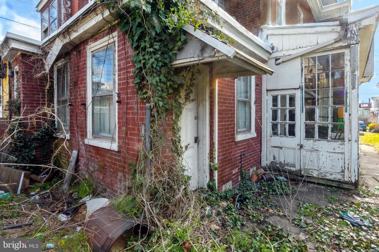 4666 Penn St
