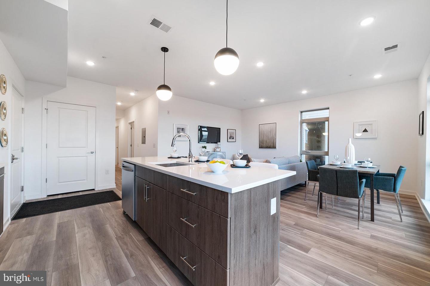 2037 E Lehigh Ave #54c