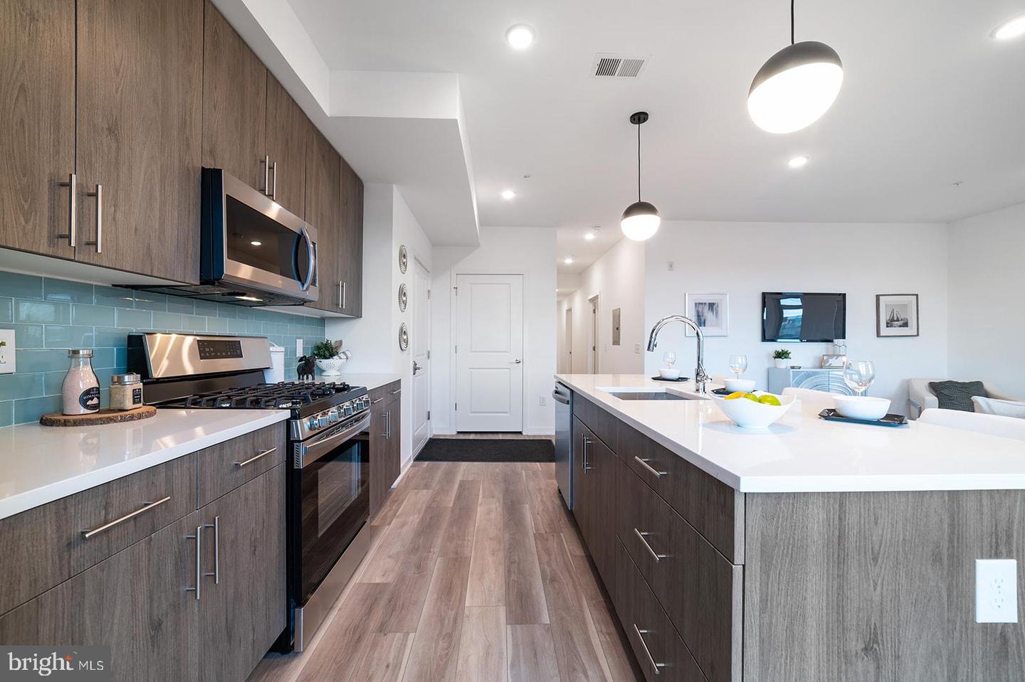 2037 E Lehigh Ave #54c