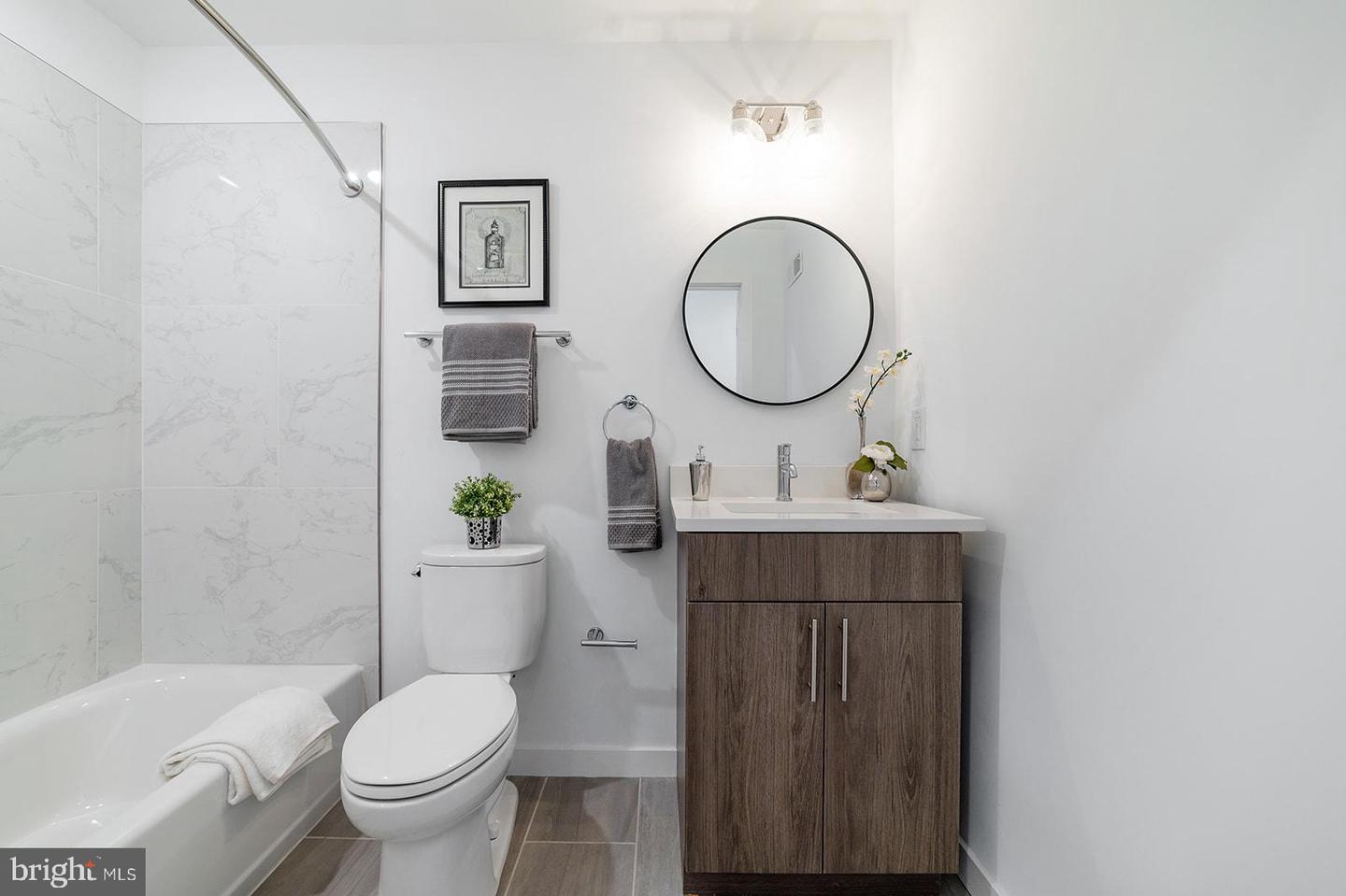 2037 E Lehigh Ave #54c