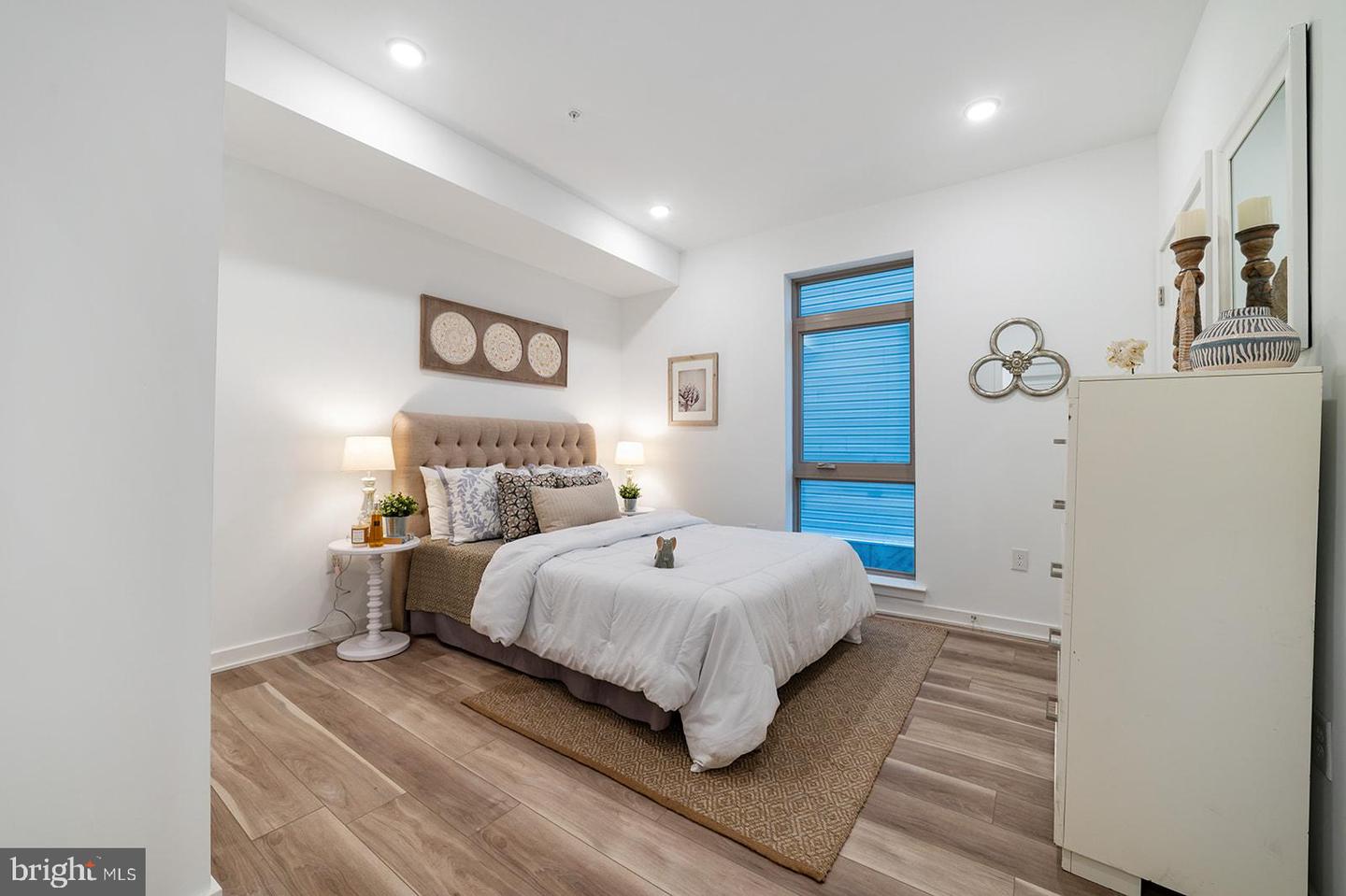 2037 E Lehigh Ave #54c