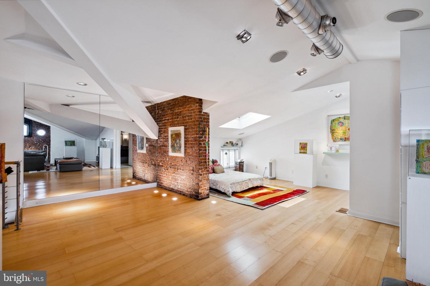 246 Fitzwater St #4a