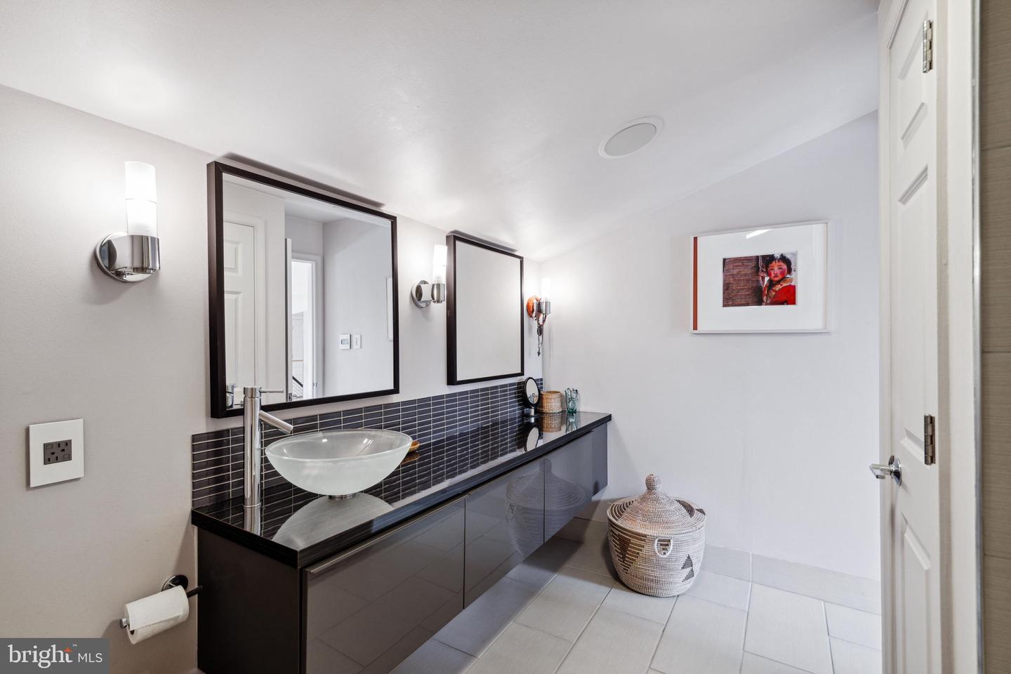 246 Fitzwater St #4a