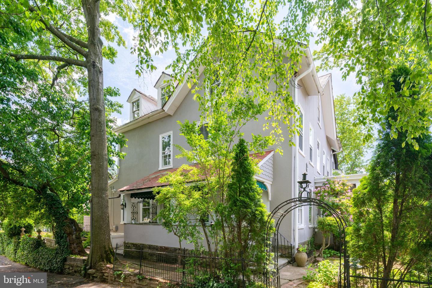 34 W Willow Grove Ave