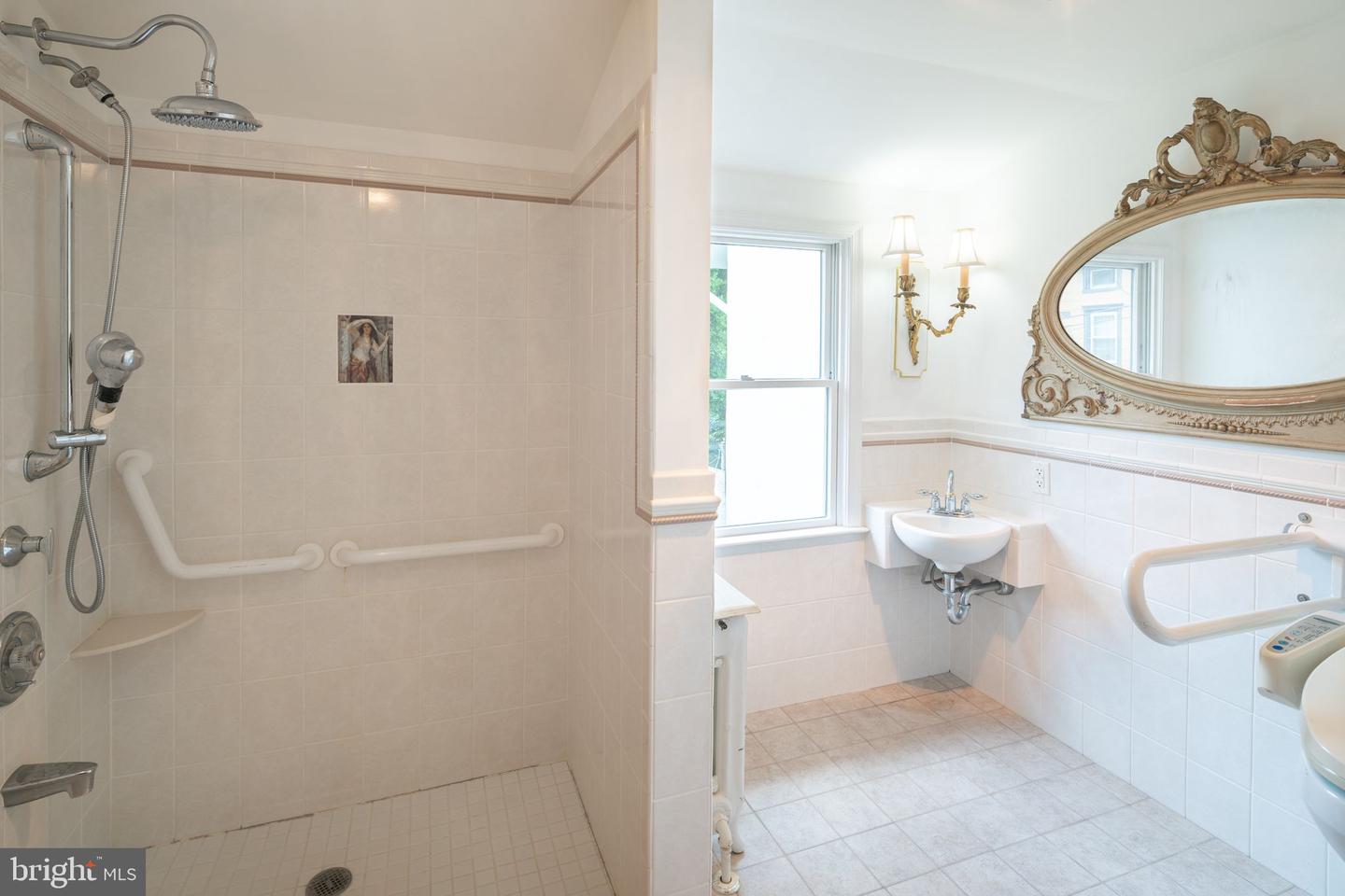 34 W Willow Grove Ave