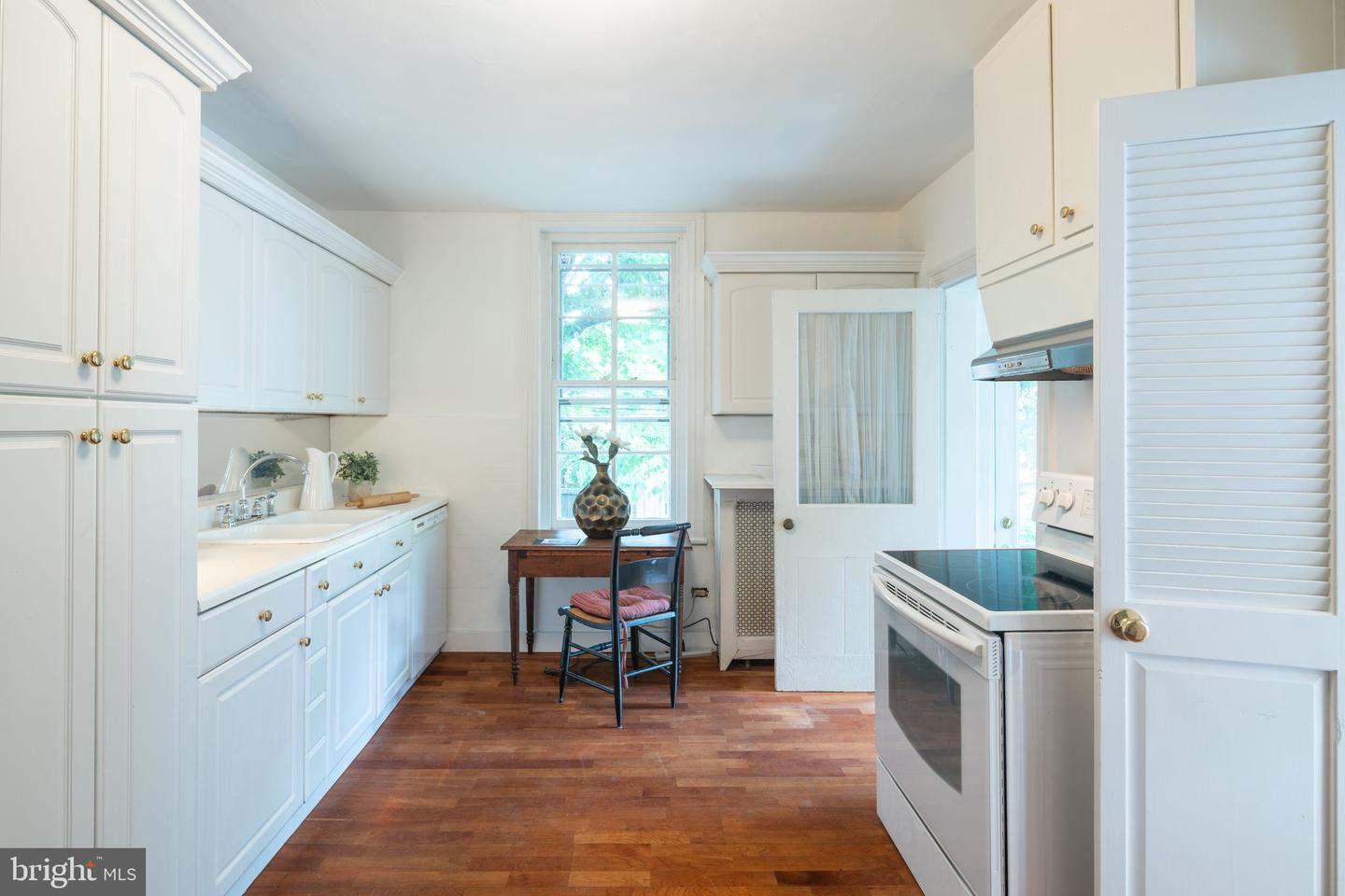34 W Willow Grove Ave