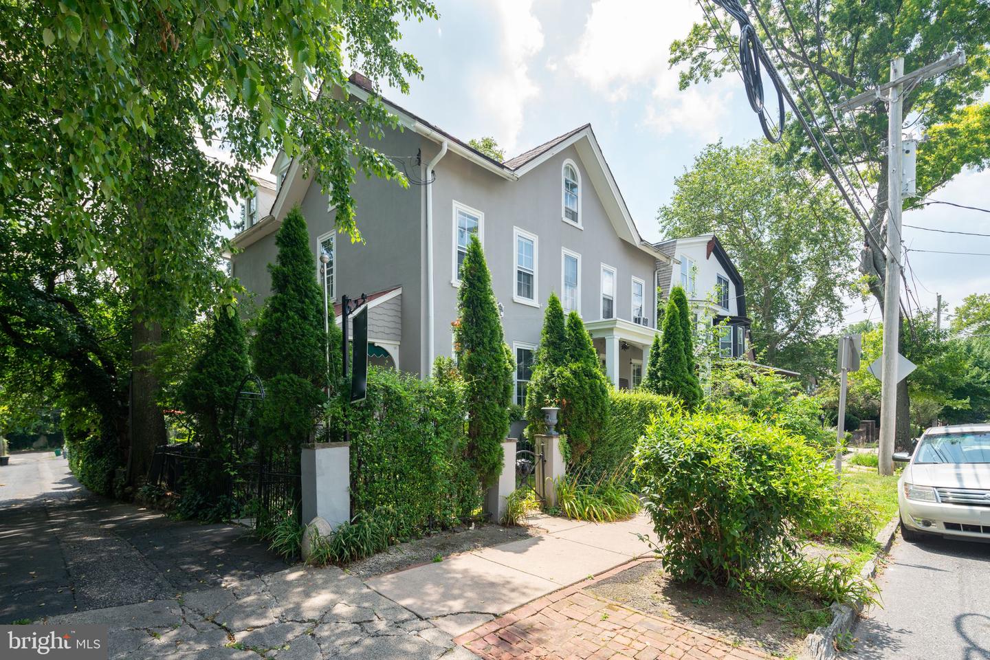 34 W Willow Grove Ave