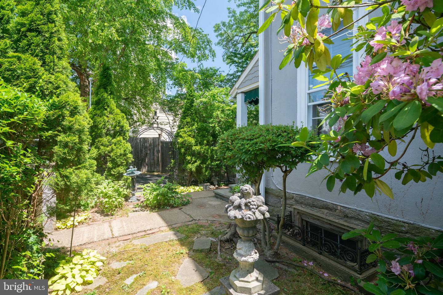 34 W Willow Grove Ave