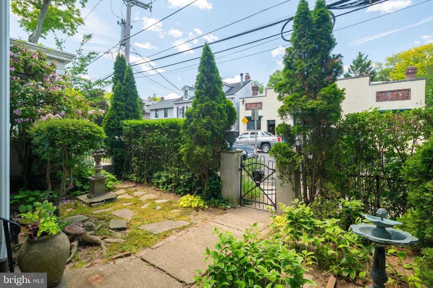 34 W Willow Grove Ave