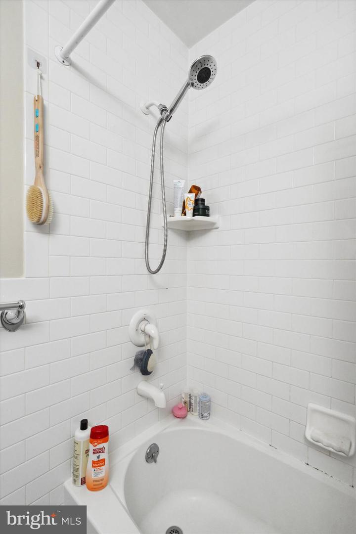 122-24 Chestnut St #401