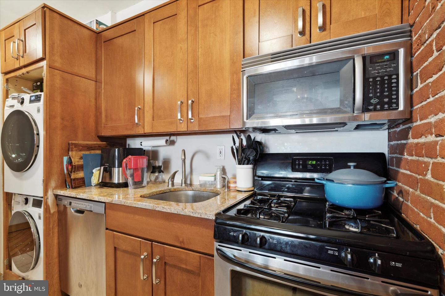 122-24 Chestnut St #401