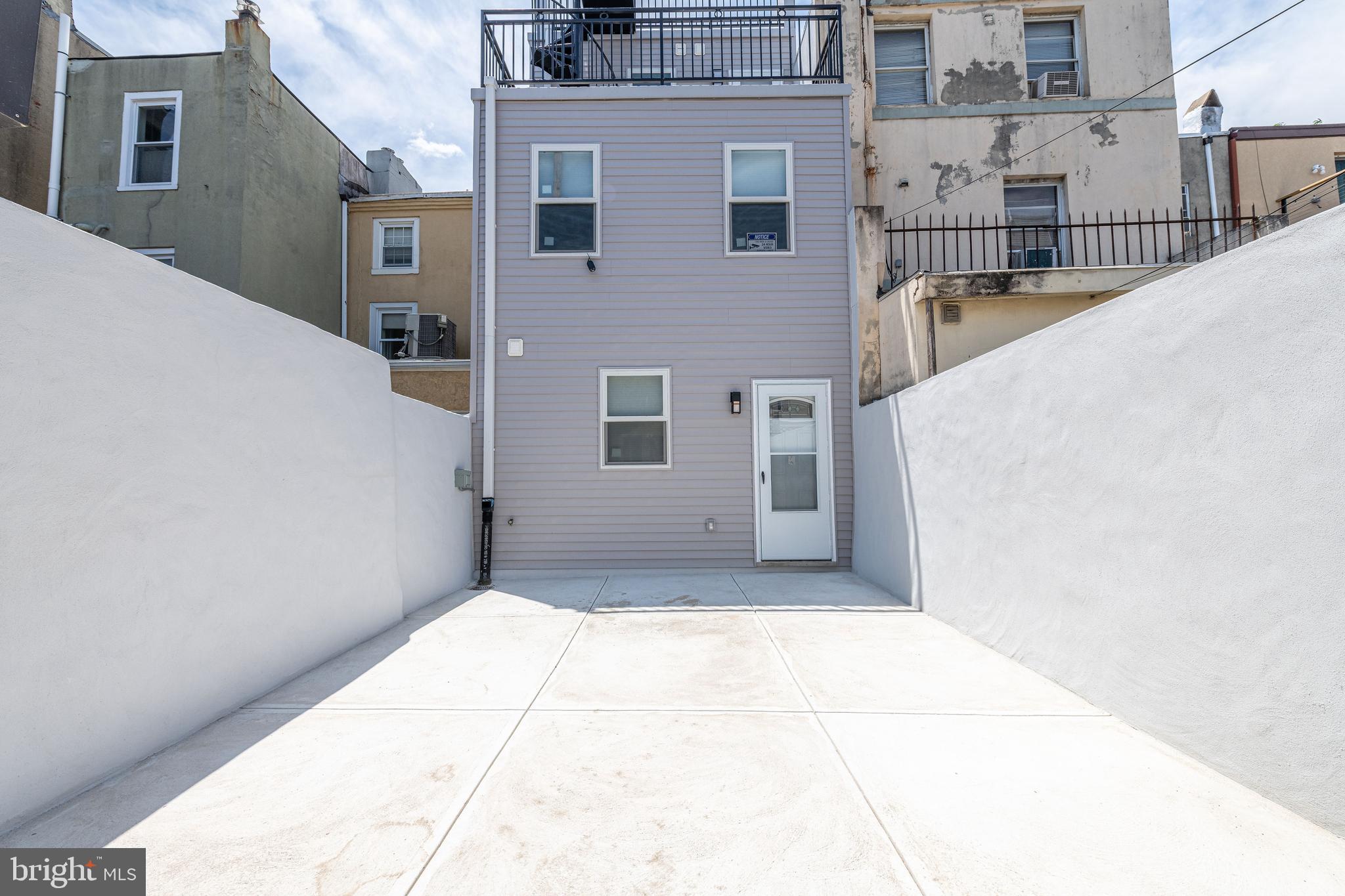 1015 Carpenter St