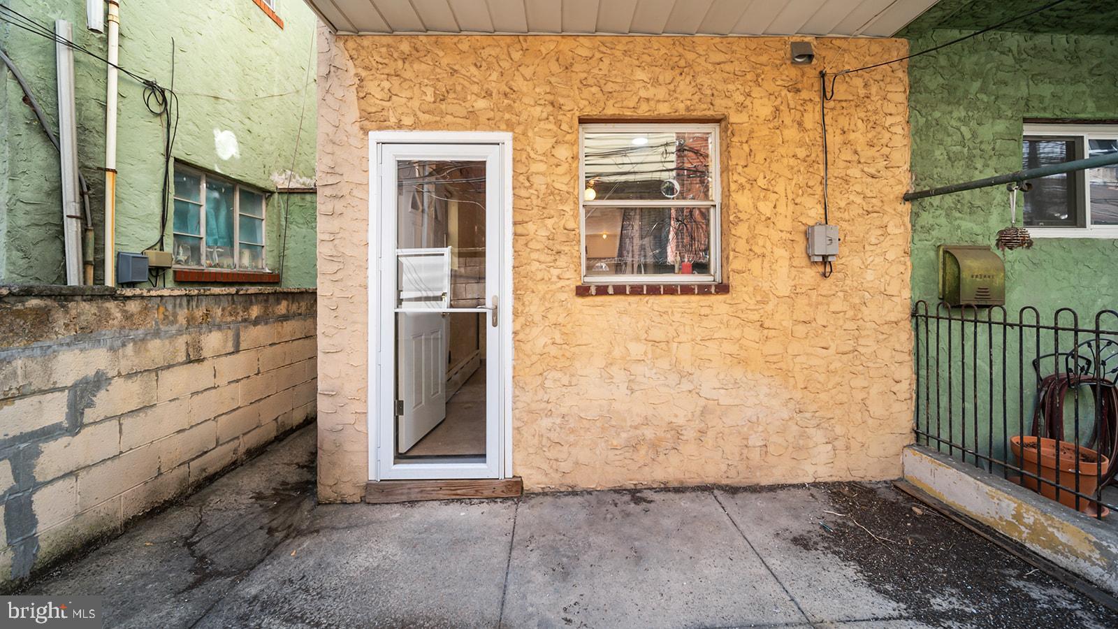 2111 S Rosewood St