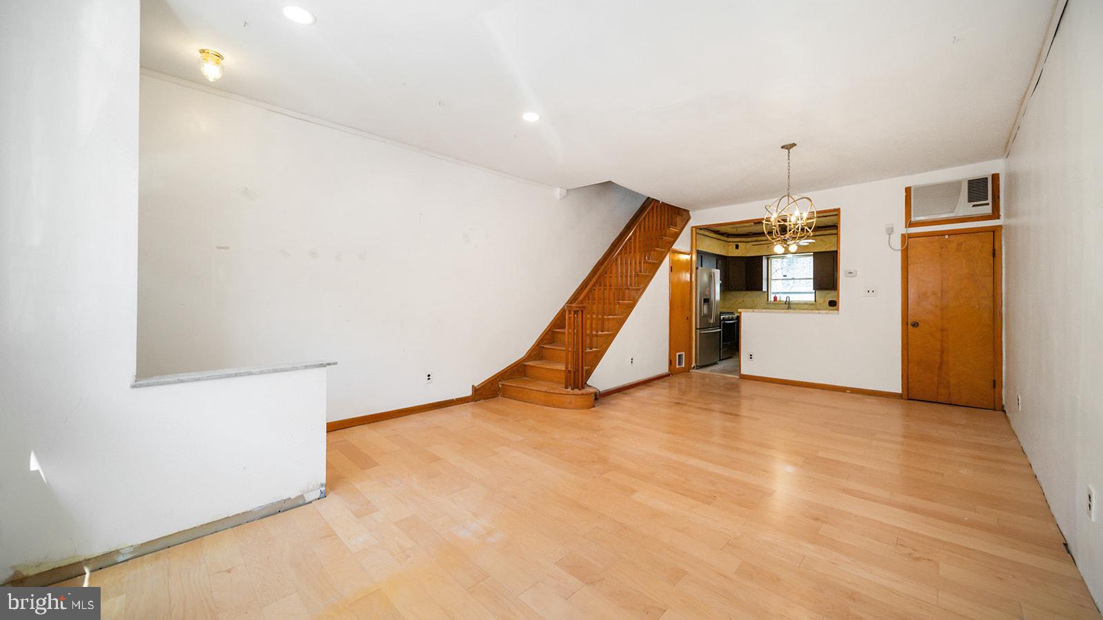 2111 S Rosewood St