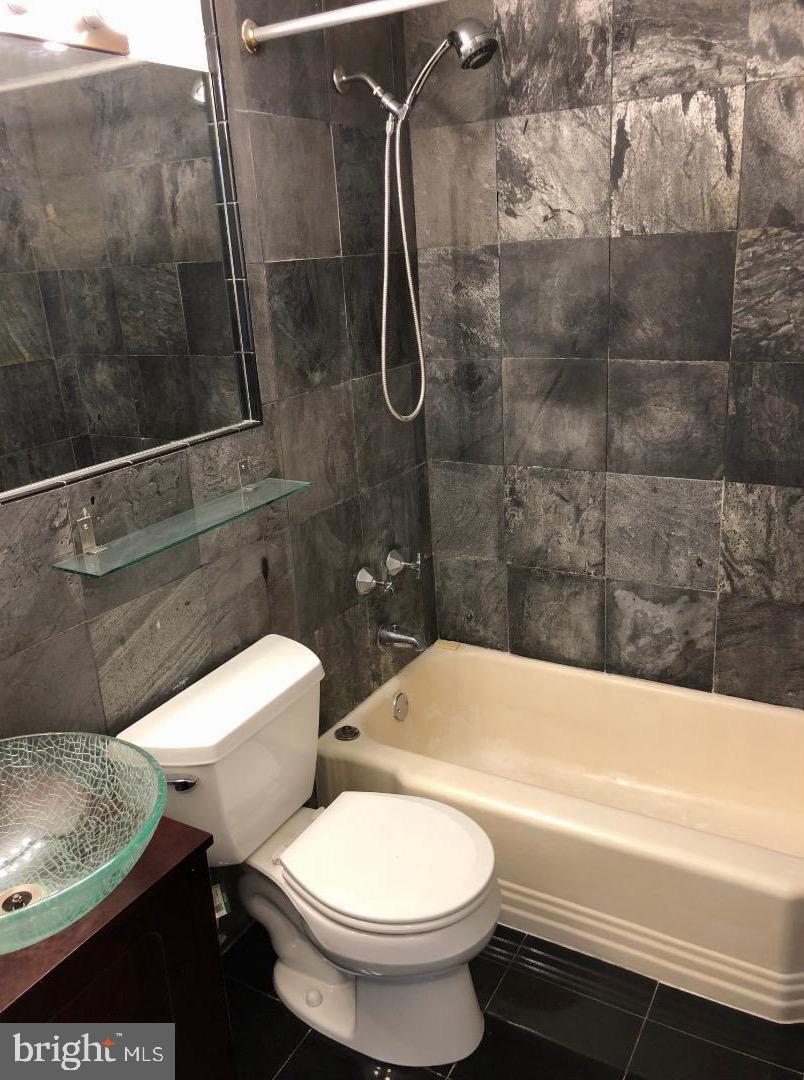 2101-17 Chestnut St #1420