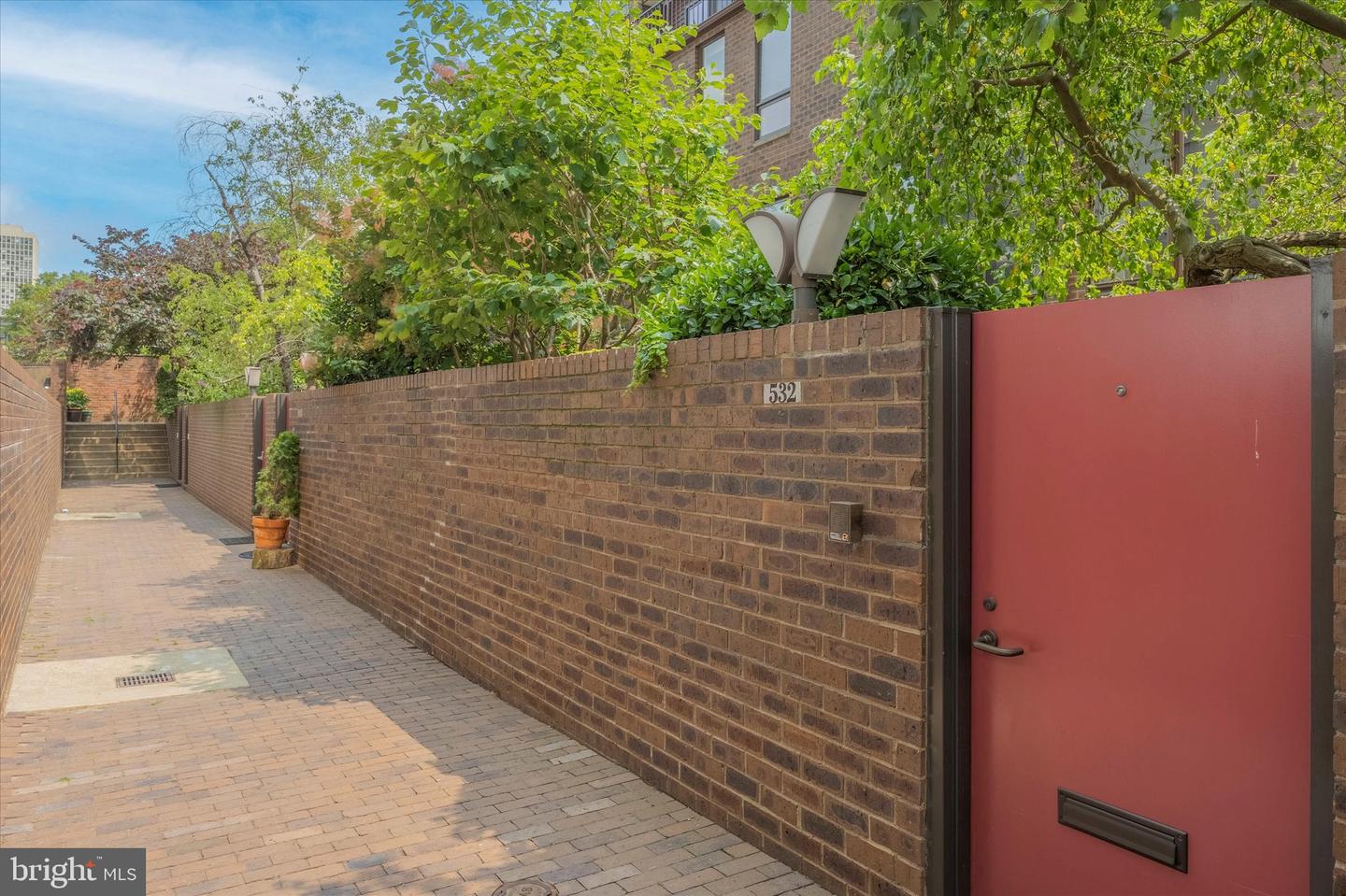 532 Manning Walk #3