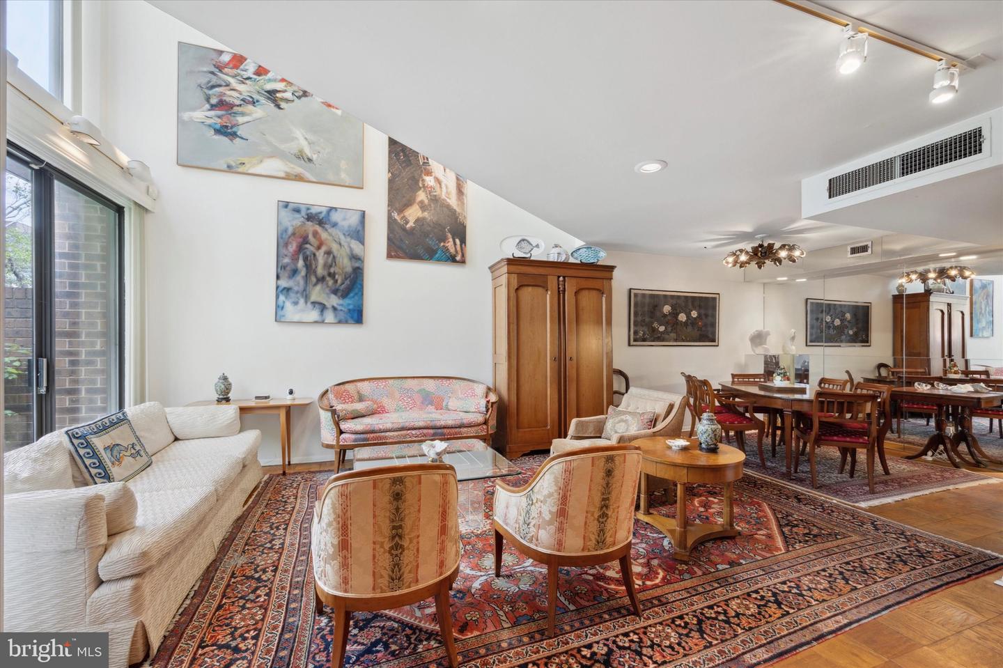 532 Manning Walk #3