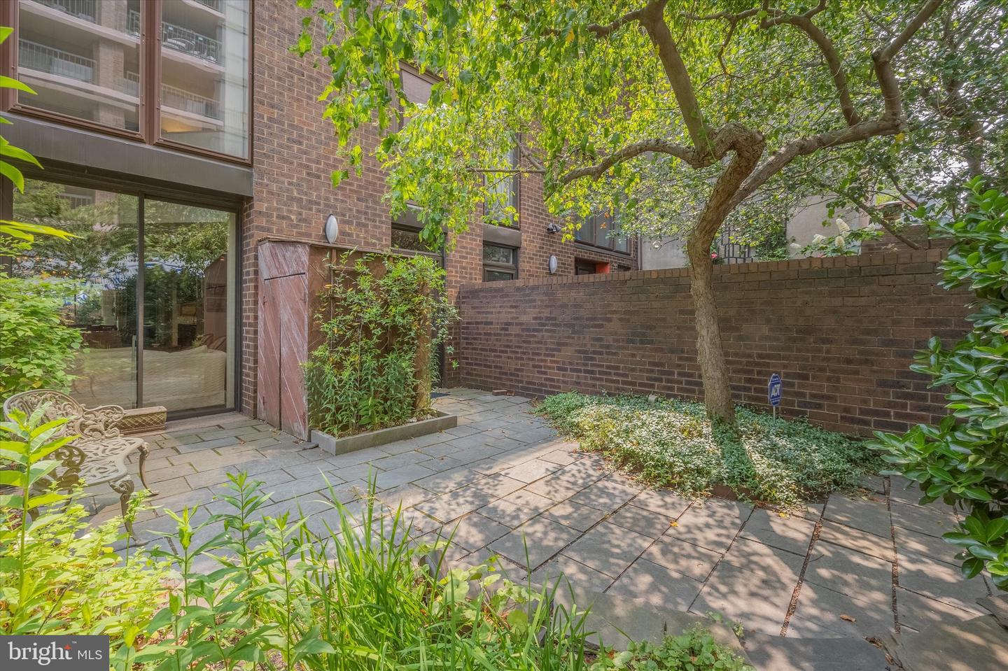 532 Manning Walk #3
