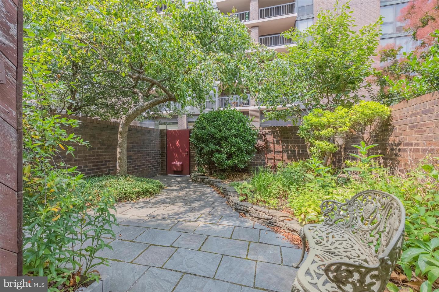 532 Manning Walk #3
