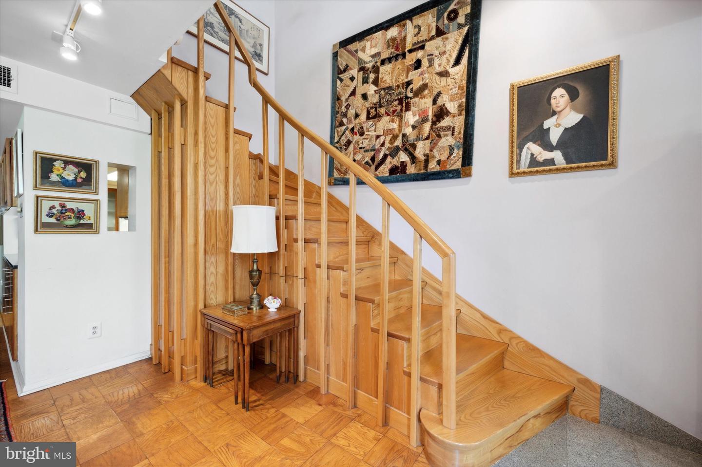 532 Manning Walk #3