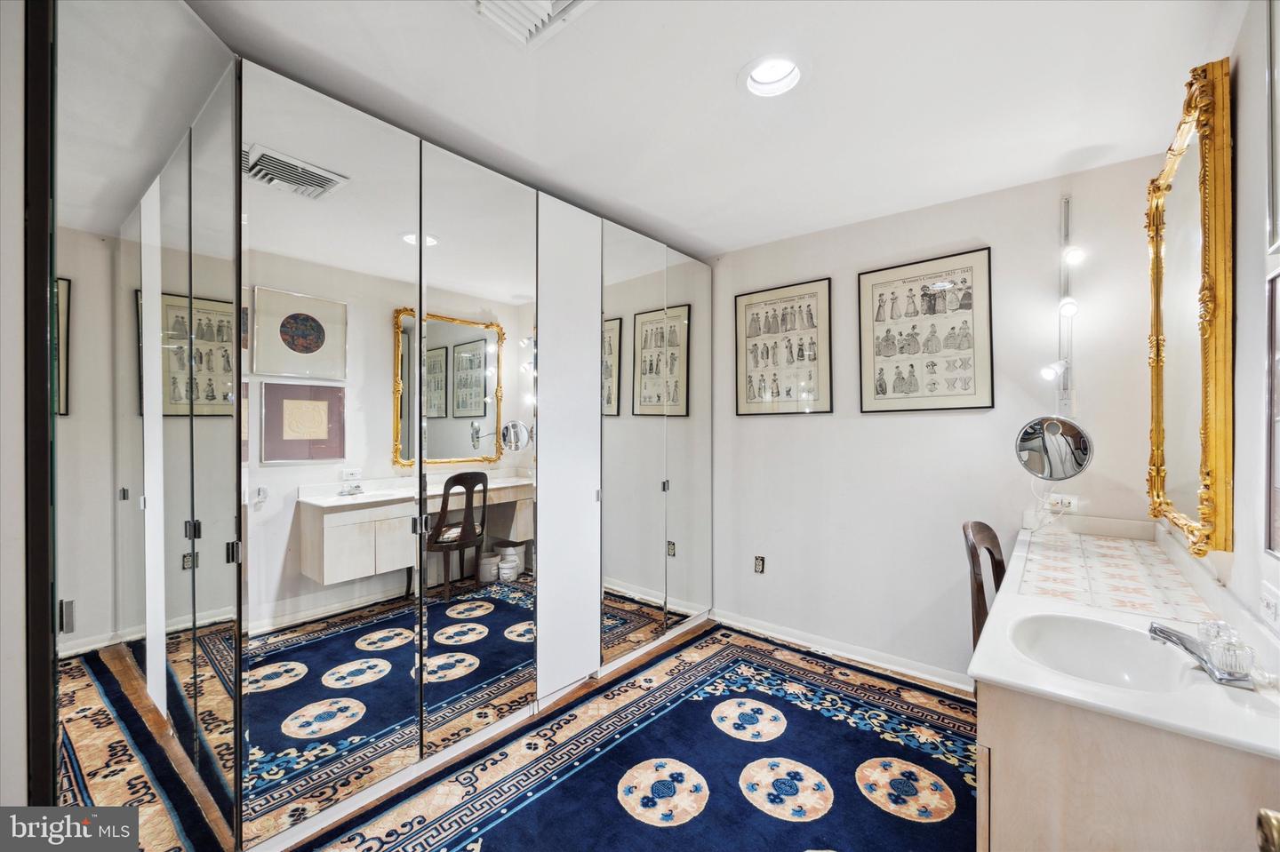 532 Manning Walk #3