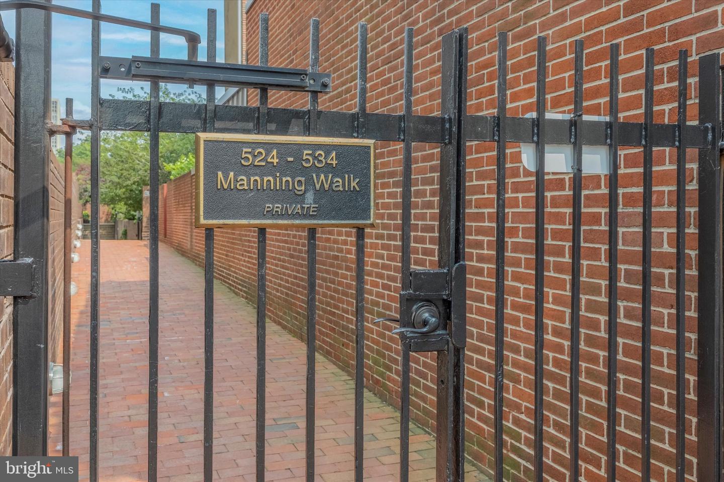 532 Manning Walk #3