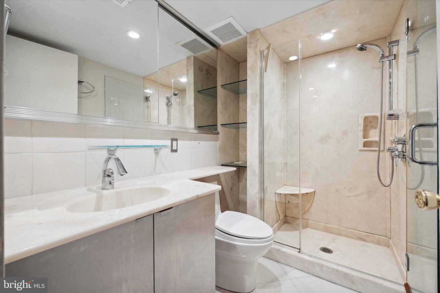 532 Manning Walk #3