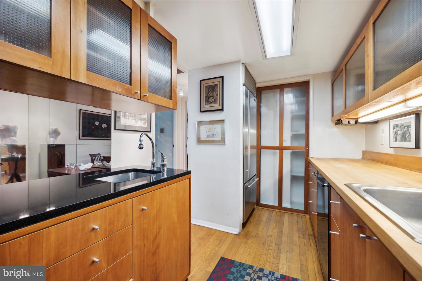 532 Manning Walk #3