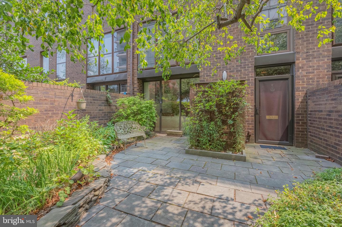 532 Manning Walk #3
